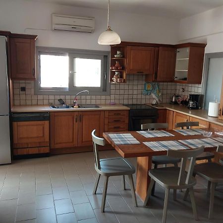 Passatempo Casa - 3 Bedroom Apartment Close To The Swimming Pool Gerani  Exterior photo