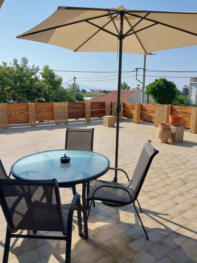 Passatempo Casa - 3 Bedroom Apartment Close To The Swimming Pool Gerani  Exterior photo