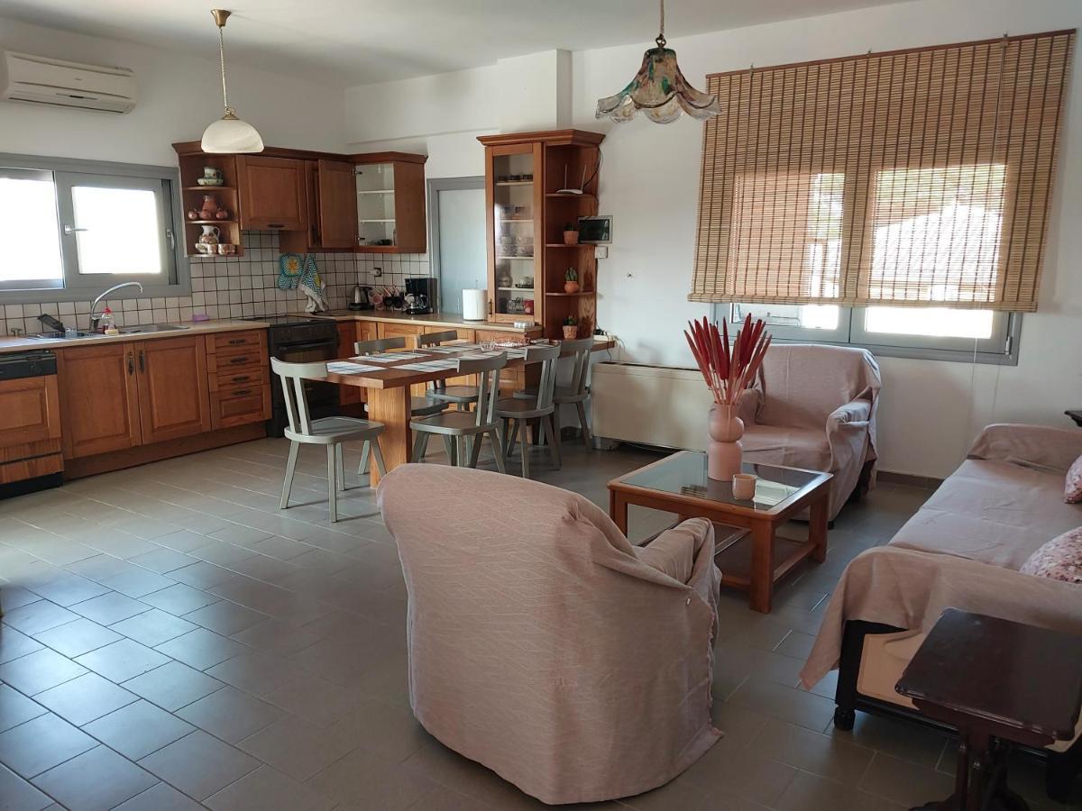 Passatempo Casa - 3 Bedroom Apartment Close To The Swimming Pool Gerani  Exterior photo
