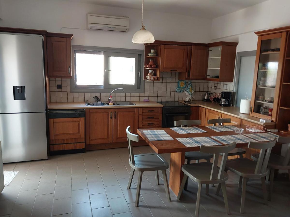 Passatempo Casa - 3 Bedroom Apartment Close To The Swimming Pool Gerani  Exterior photo